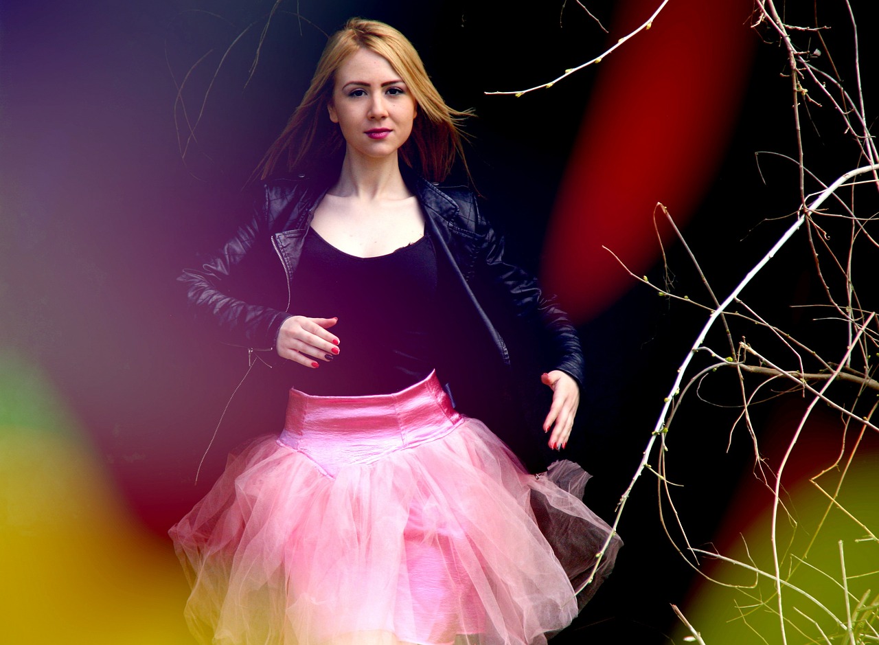 秦姓女演員，熒屏上的璀璨之星