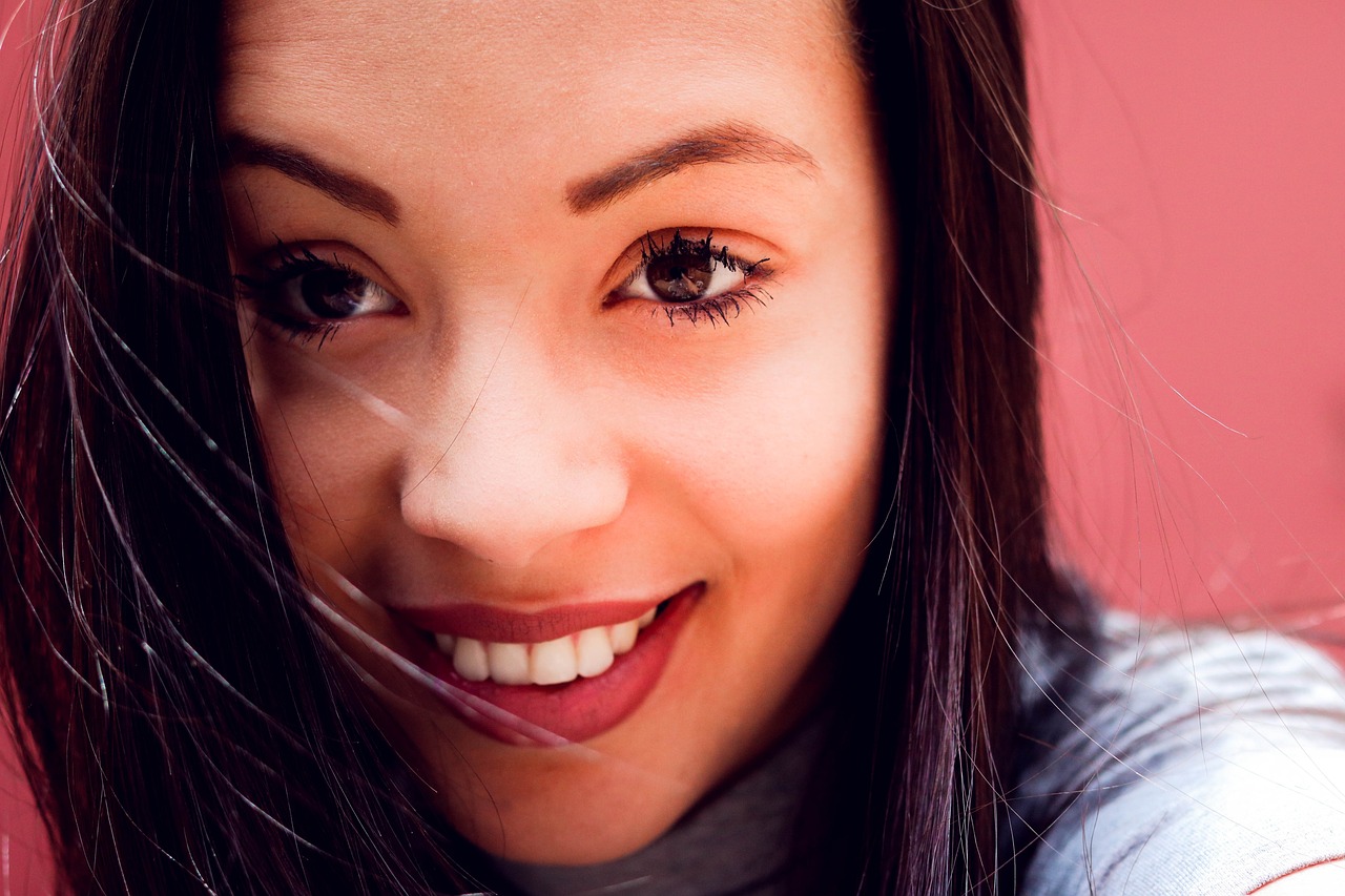 揭秘明星美容秘訣，紋眉之風是否盛行？