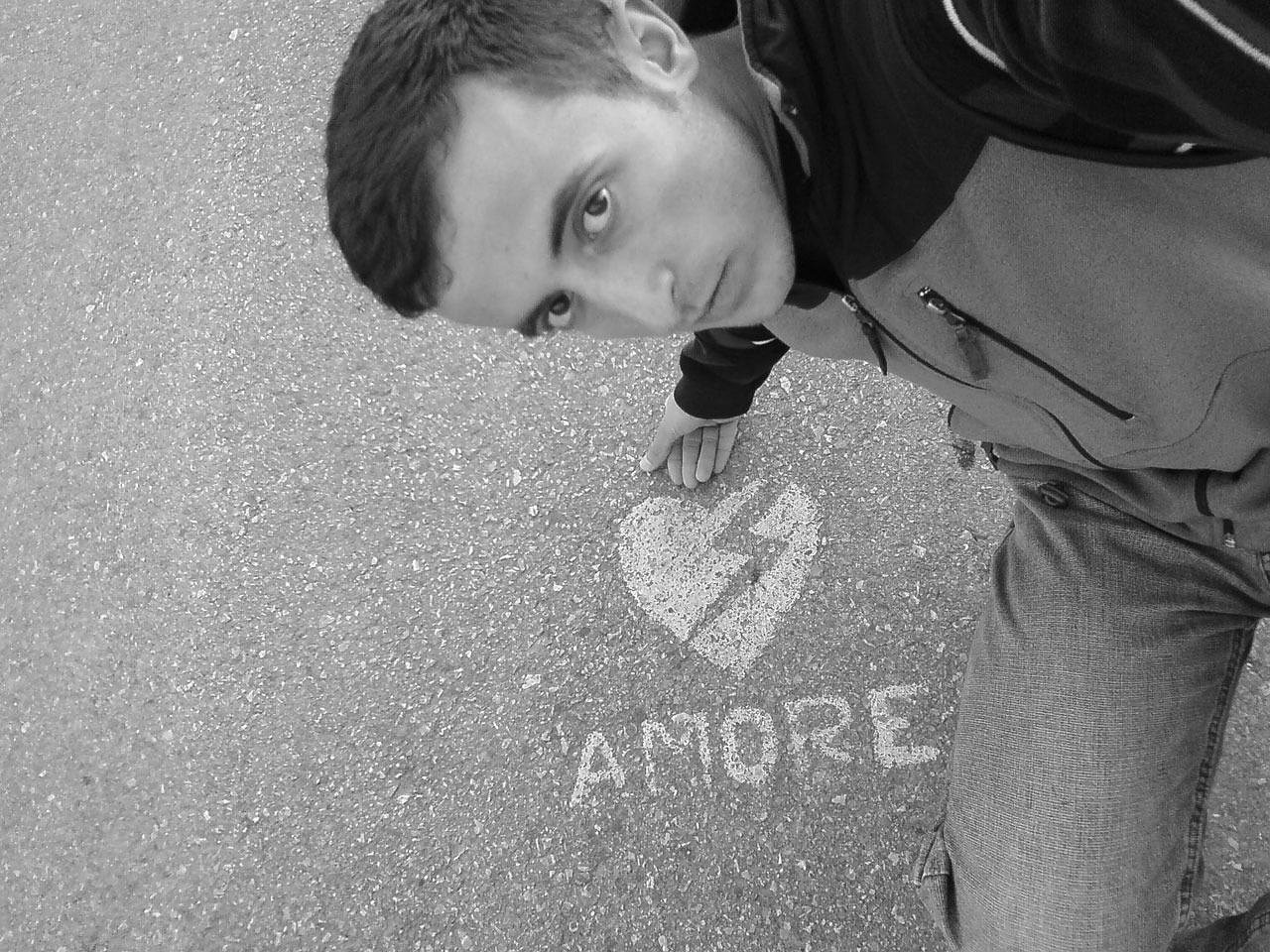 吊眼男明星的獨(dú)特魅力與個(gè)性展現(xiàn)