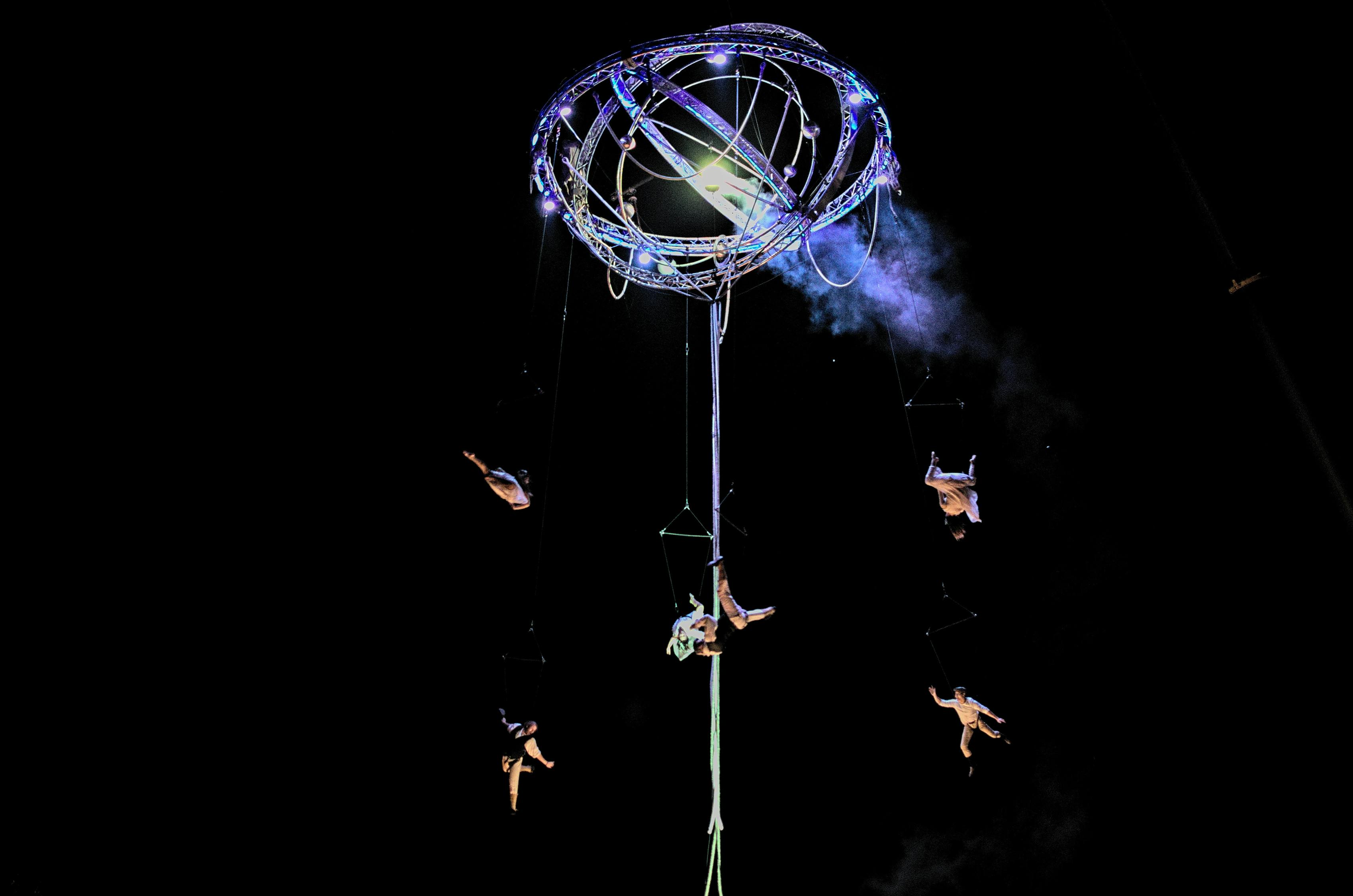 舞臺璀璨煙火，演員串燒之夜