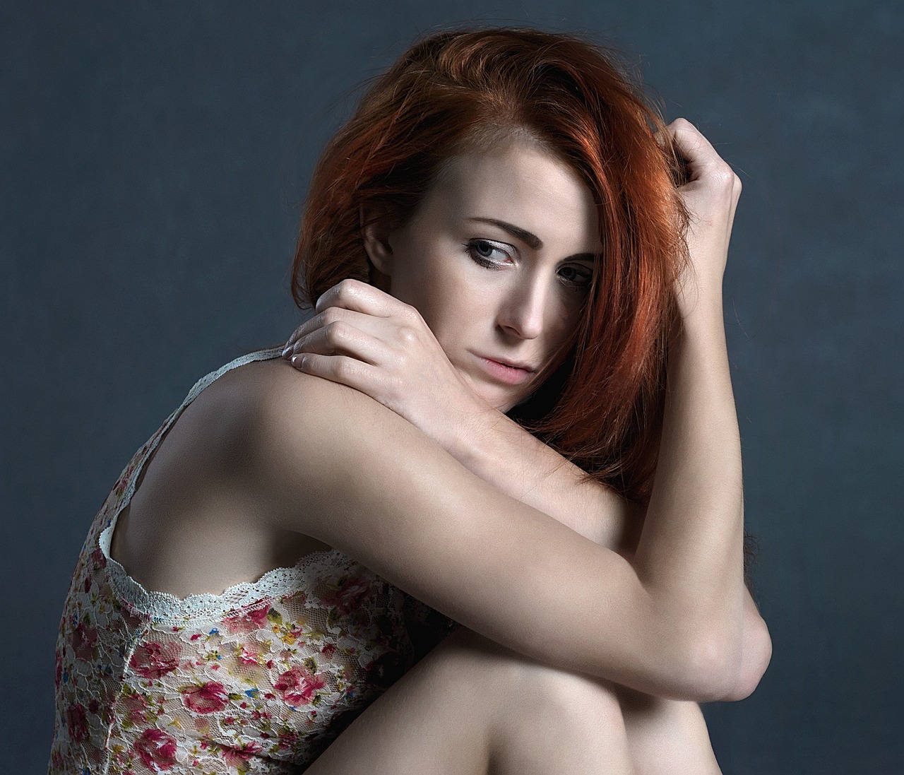 明星比心，跨越文化與語言的情感交流藝術