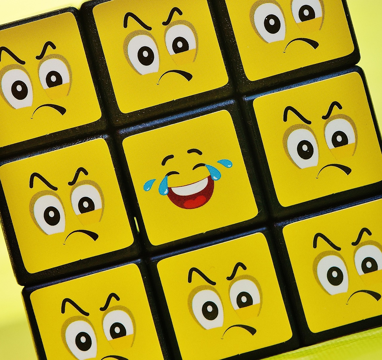 動漫煙，多維解讀的文化現(xiàn)象