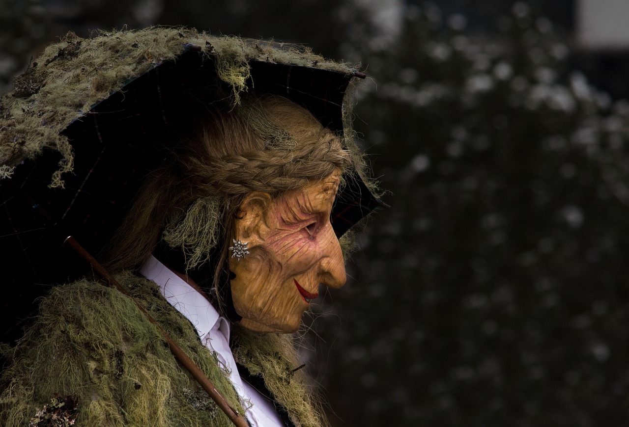 電影天方夜譚，跨越文化與時代的傳奇?zhèn)髌嬷? width=