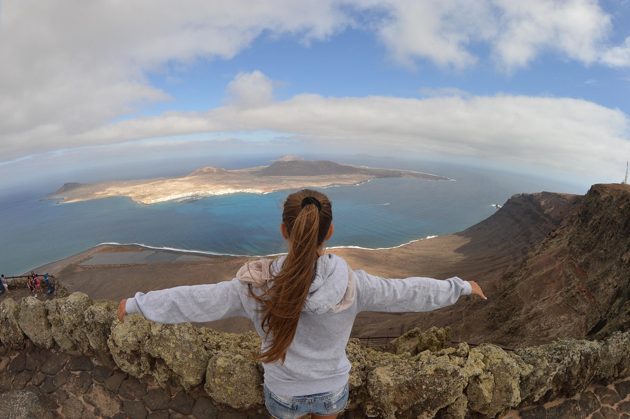 走進(jìn)電影的世界，探索銀幕魅力的無(wú)限之旅