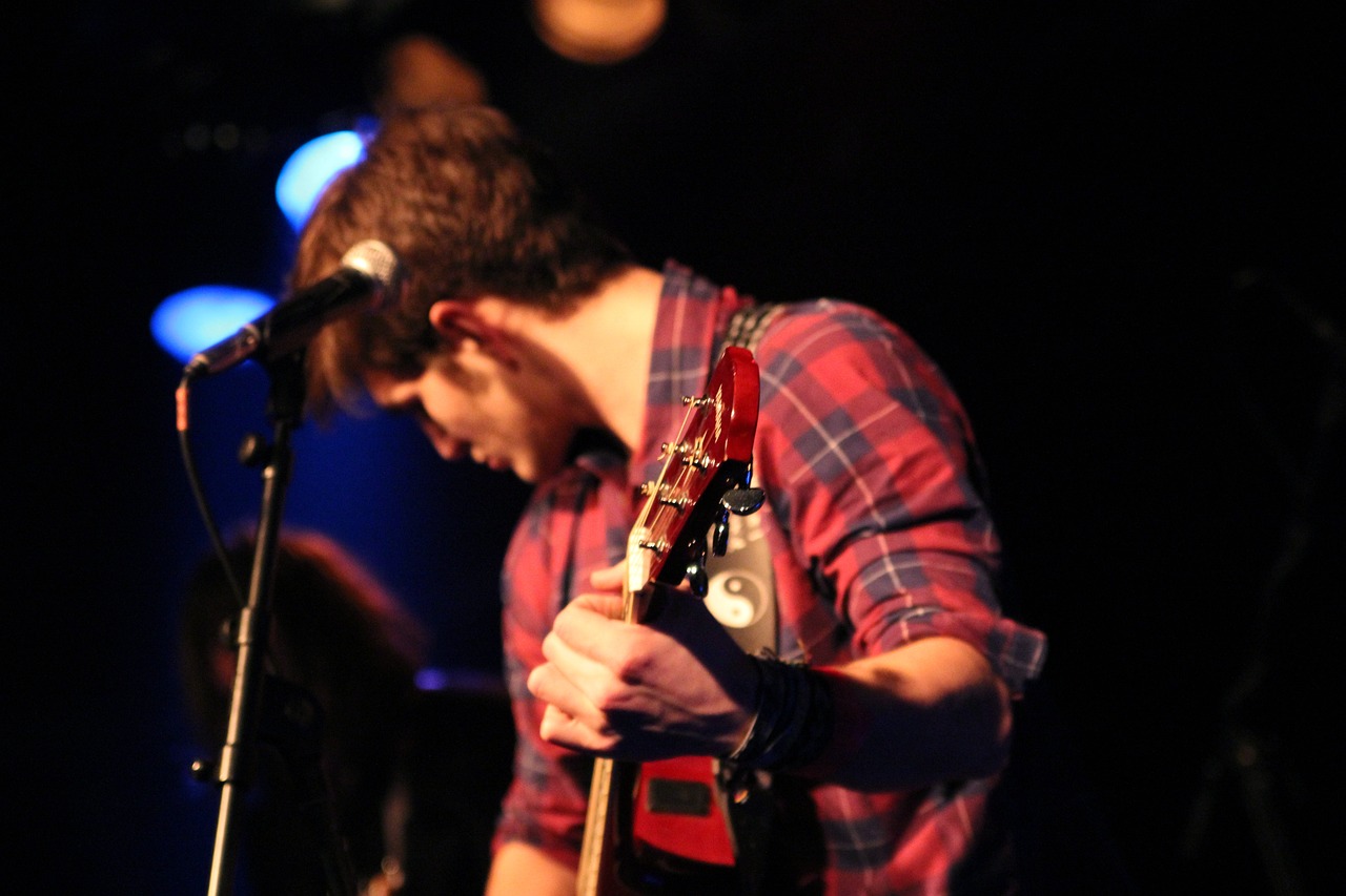 梅艷芳，香港璀璨明星的永恒光芒傳奇返回搜狐網(wǎng)查看原文。