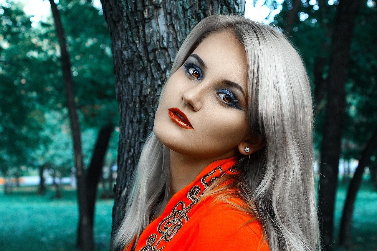 古力娜扎街頭風(fēng)采閃耀，時尚魅力滲透城市脈搏