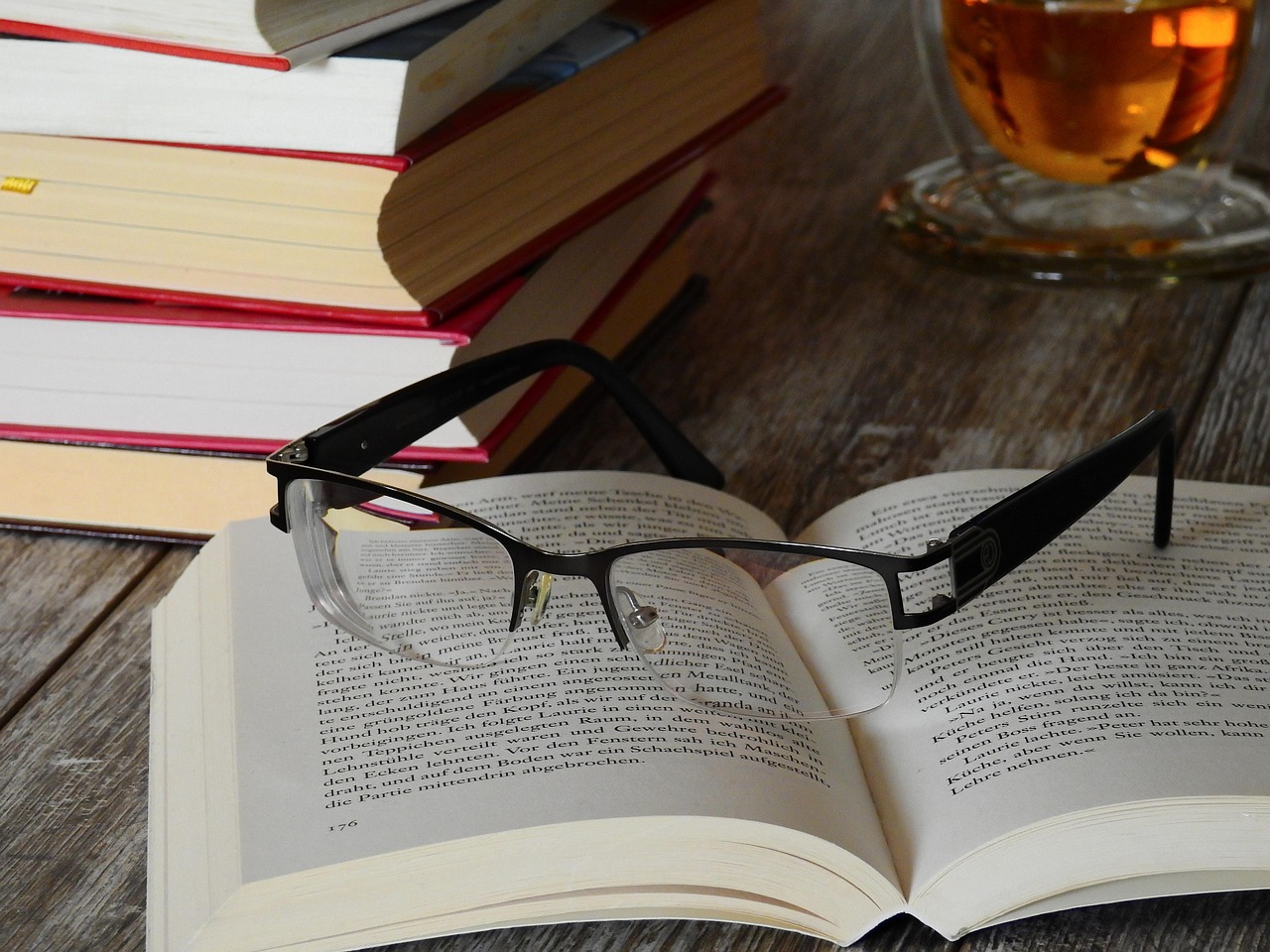 探索R級電影的在線世界，觀影體驗與版權(quán)問題探討