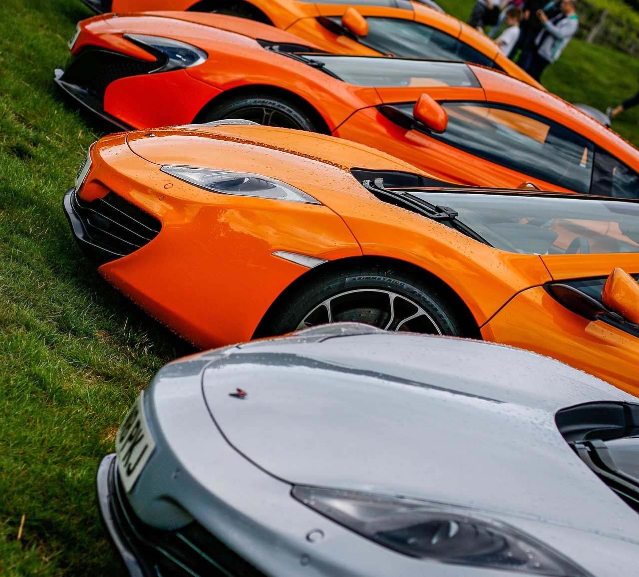 凌志新款跑車，速度與優(yōu)雅的極致融合