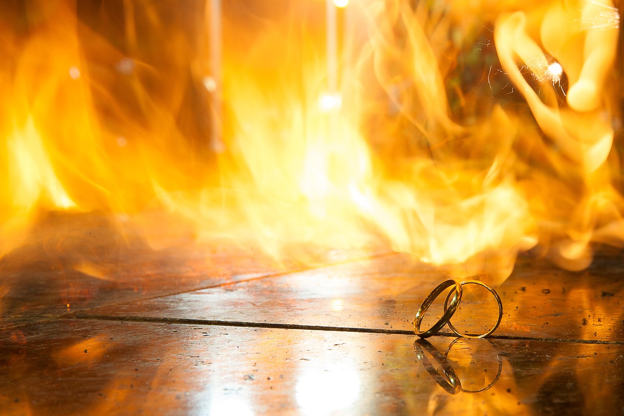 英雄聯(lián)盟最新熱血激戰(zhàn)比賽，英雄榮耀的時(shí)刻