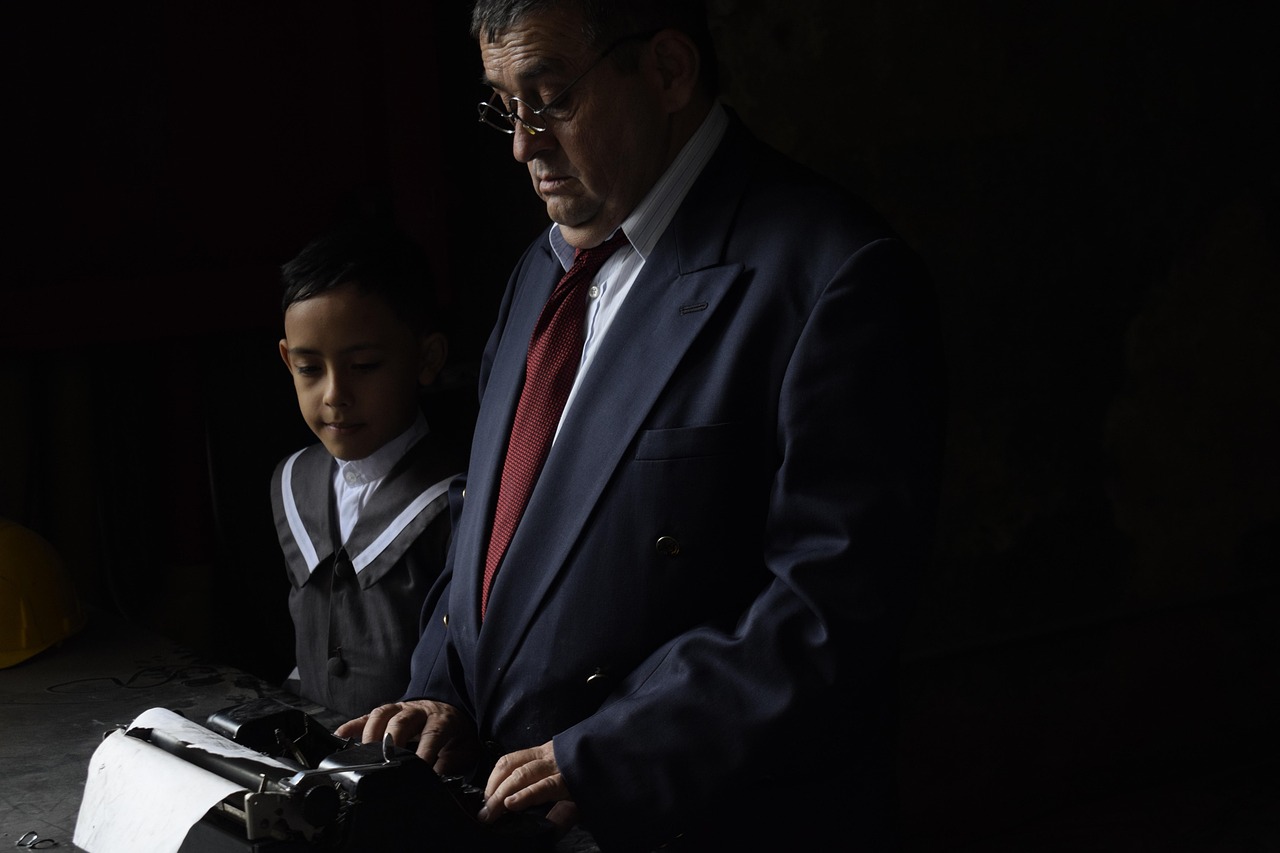 演員李建新，藝術(shù)人生的探索與綻放