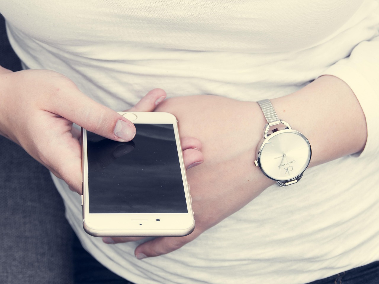 最新時尚手機，引領(lǐng)潮流的科技新寵